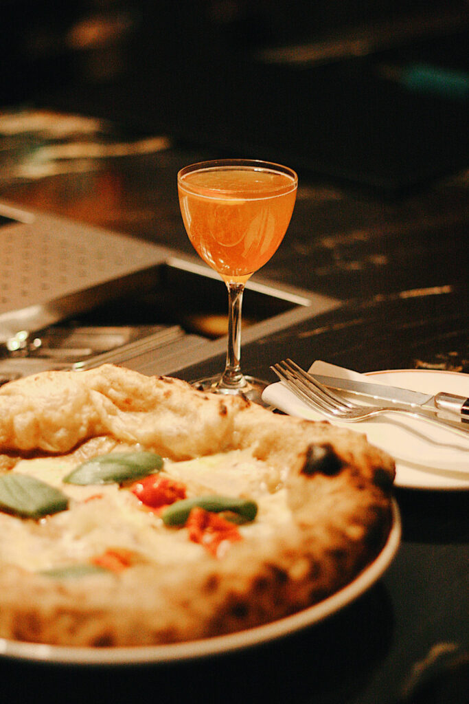 Pizza-e-cocktail-locali-milano-giolina