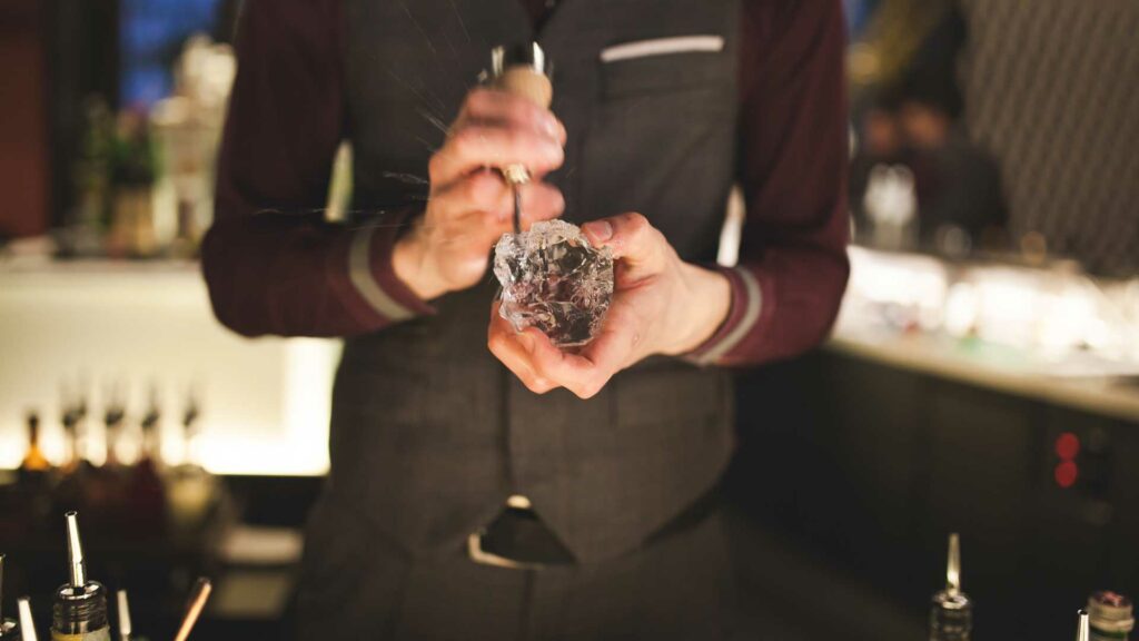 Bartender-Mandarin-Oriental-Coqtail-Milano