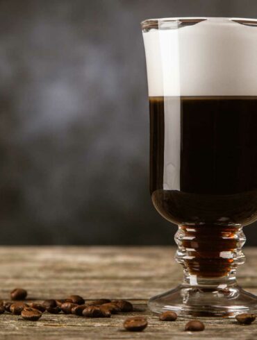 Irish-Coffee-Cocktail-IBA-ricetta-Coqtail-Milano