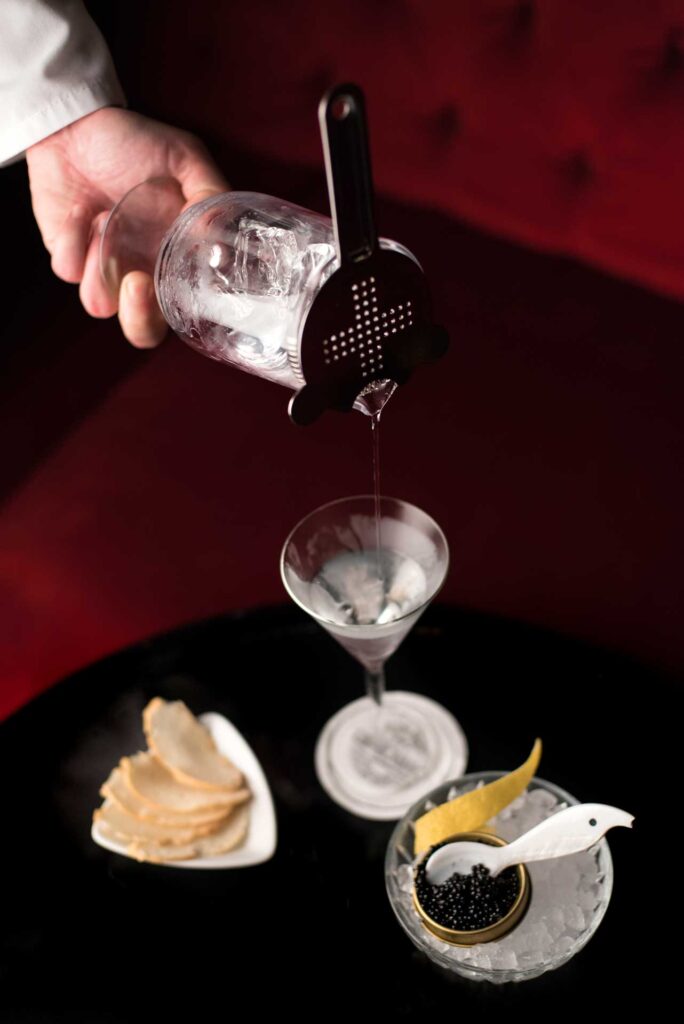 Migliori-speakeasy-d'Italia-antiquario-Napoli-Alex-Frezza-Coqtail-Milano