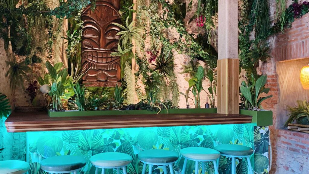Cocktail-bar-sui-navigli-Rita's-Tiki-Room-Coqtail-Milano