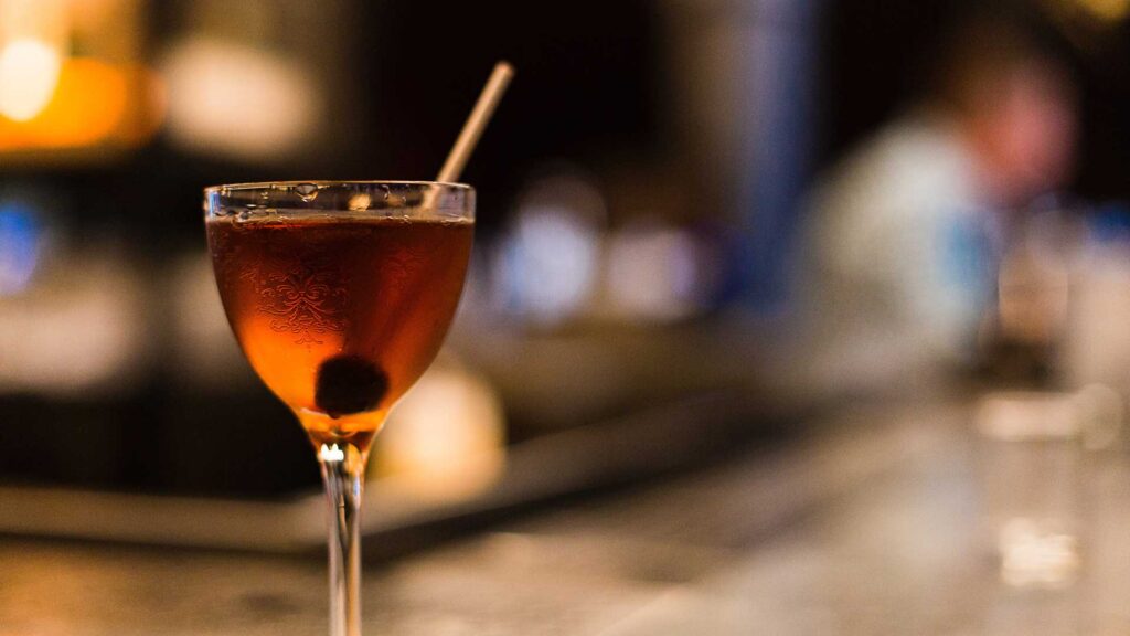 Irish-Whiskey-Manhattan-Cocktail-Bob-Coqtail-Milano