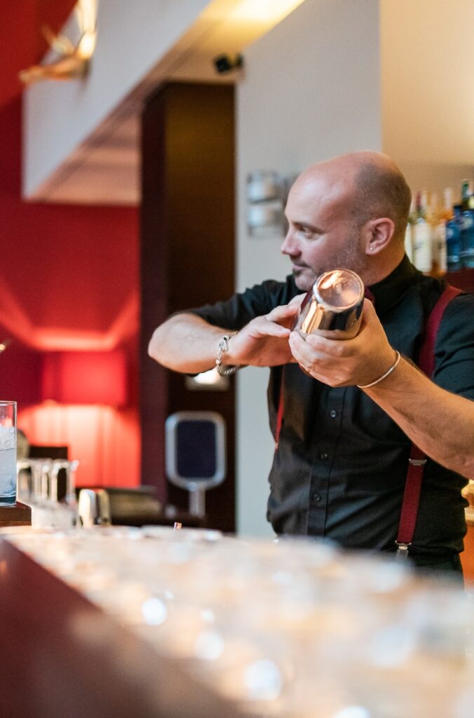 Giro-del-mondo-Hotel-Terme-Merano_Barmaster_Aaron-Stecher