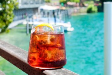 bere-in-barca-endeavour-Gebriele-Stillitani-Coqtail-Milano