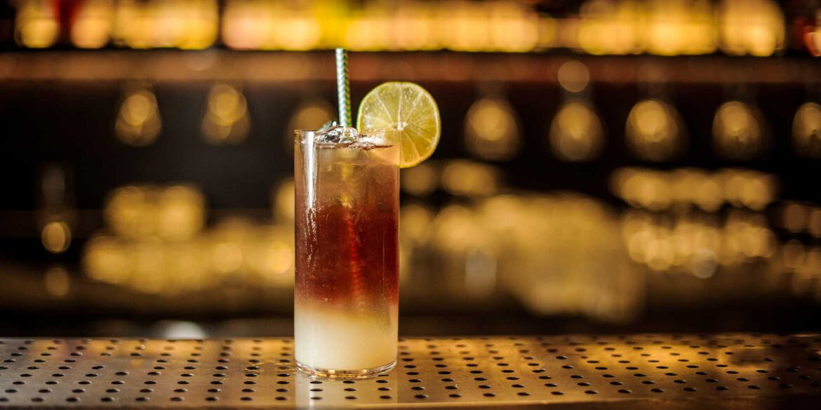 Dark-'n'-stormy-ricetta-cocktail-IBA-Coqtail-Milano