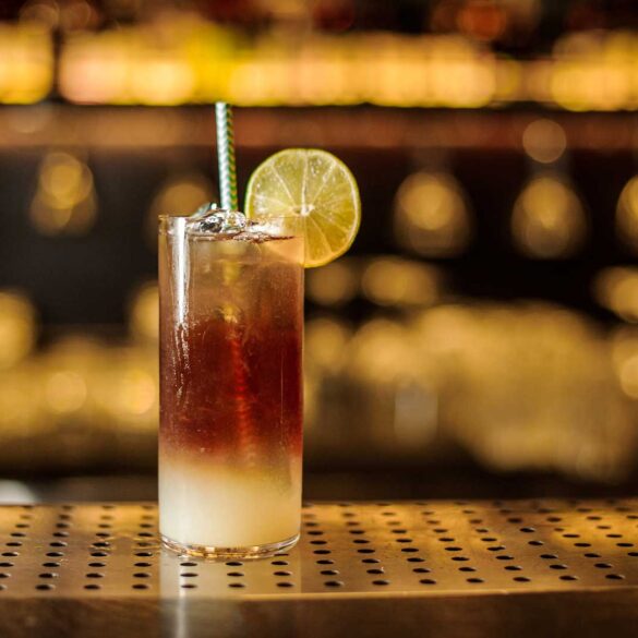 Dark-'n'-stormy-ricetta-cocktail-IBA-Coqtail-Milano