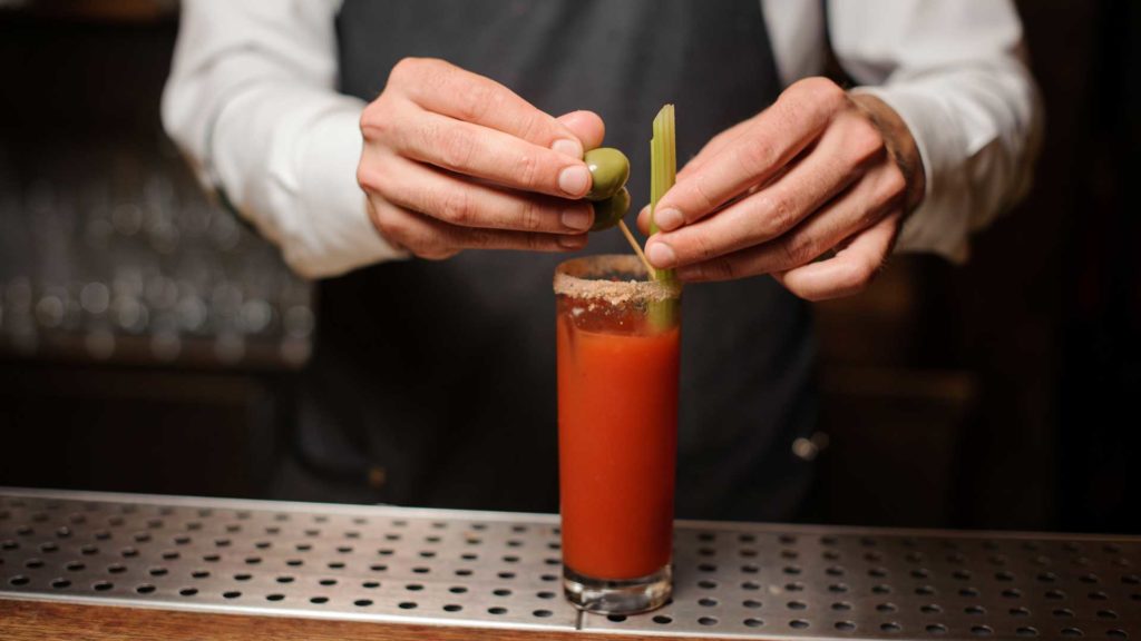 Come-preparare-un-Bloody-Mary-cocktail-IBA-Coqtail-Milano