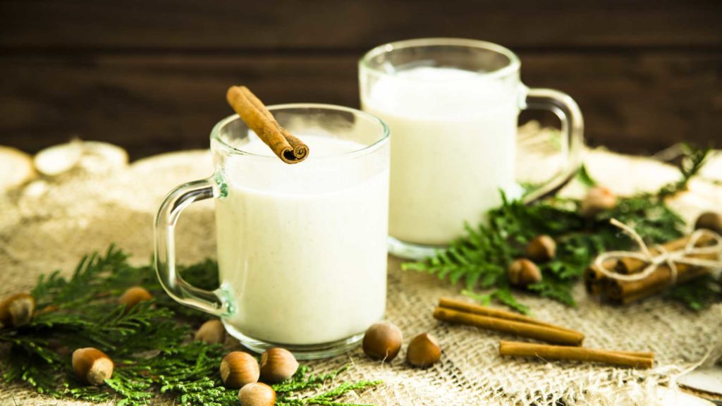 Eggnog-ricetta-punch-di-Natale-Coqtail-Milano