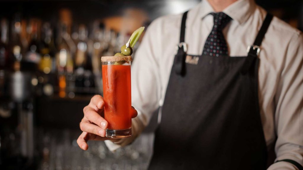 cocktail-per-riprendersi-dal-pranzo-di-Natale-Bloody-Mary-Coqtail-Milano