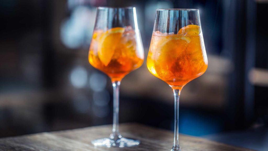 aperol-spritz-cocktail-più-bevuti-2021-Coqtail-Milano