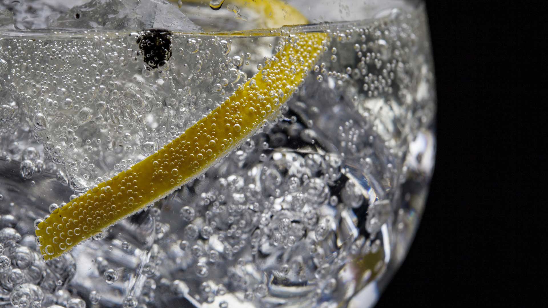 come-preparare-gin-tonic-da-veri-pro-Coqtail-Milano