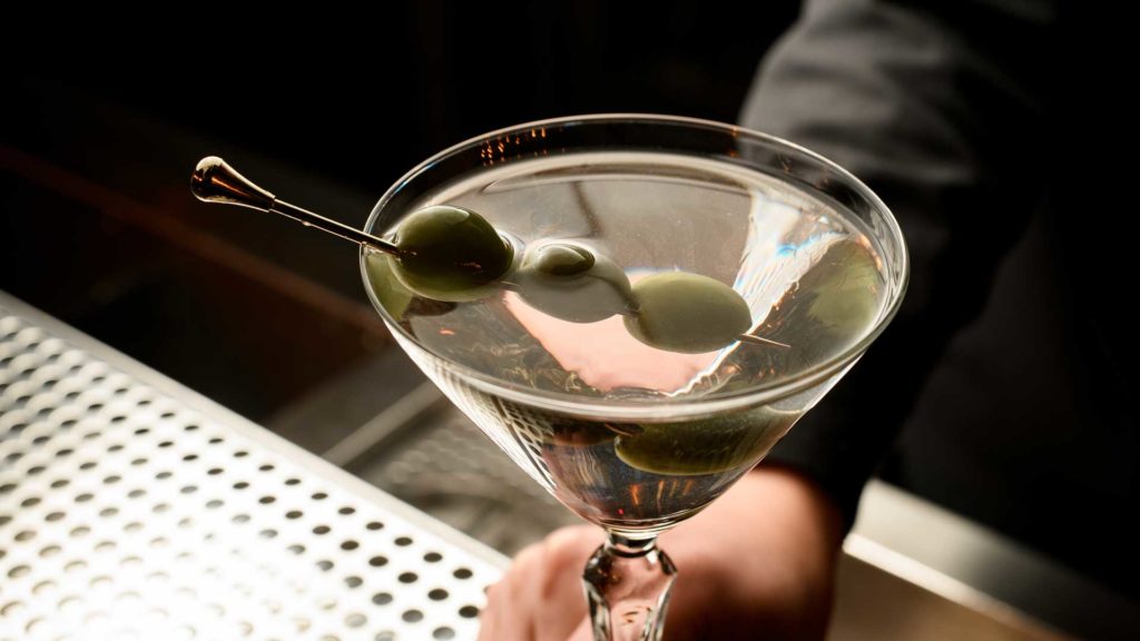 Si-mette-nel-martini-cocktail-Coqtail-Milano