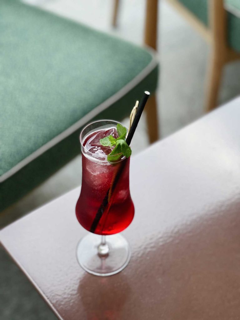 Cherry-Fizz-Signature-cocktail-Stilla-Bar-Coqtail-Milano