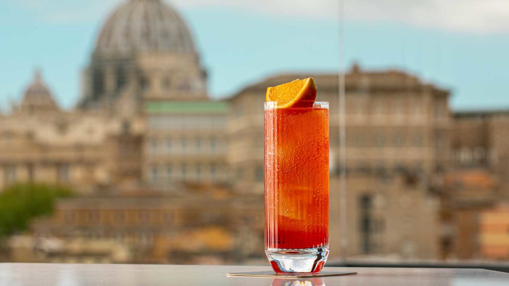 Aperitivo-in-terrazza-a-Roma-Les-Etoiles-Coqtail-Milano