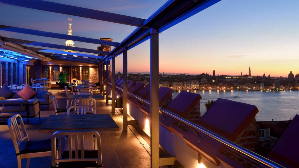 Rooftop-bar-Hilton-Venezia-Coqtail-Milano