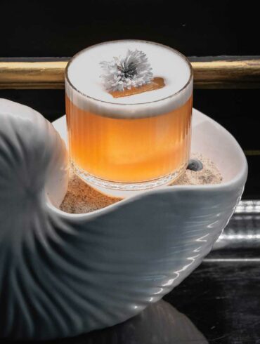 twist-on-classic-whisky-sour-flores-cocteles-coqtail-milano