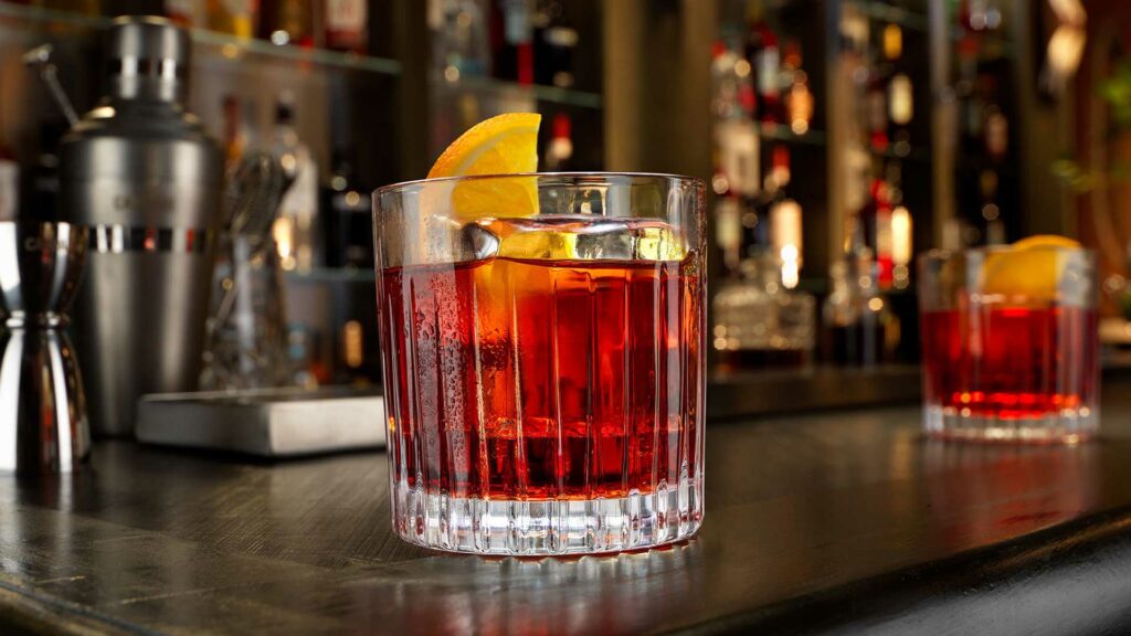 realizzare-un-negroni-perfetto-ghiaccio-coqtail-milano