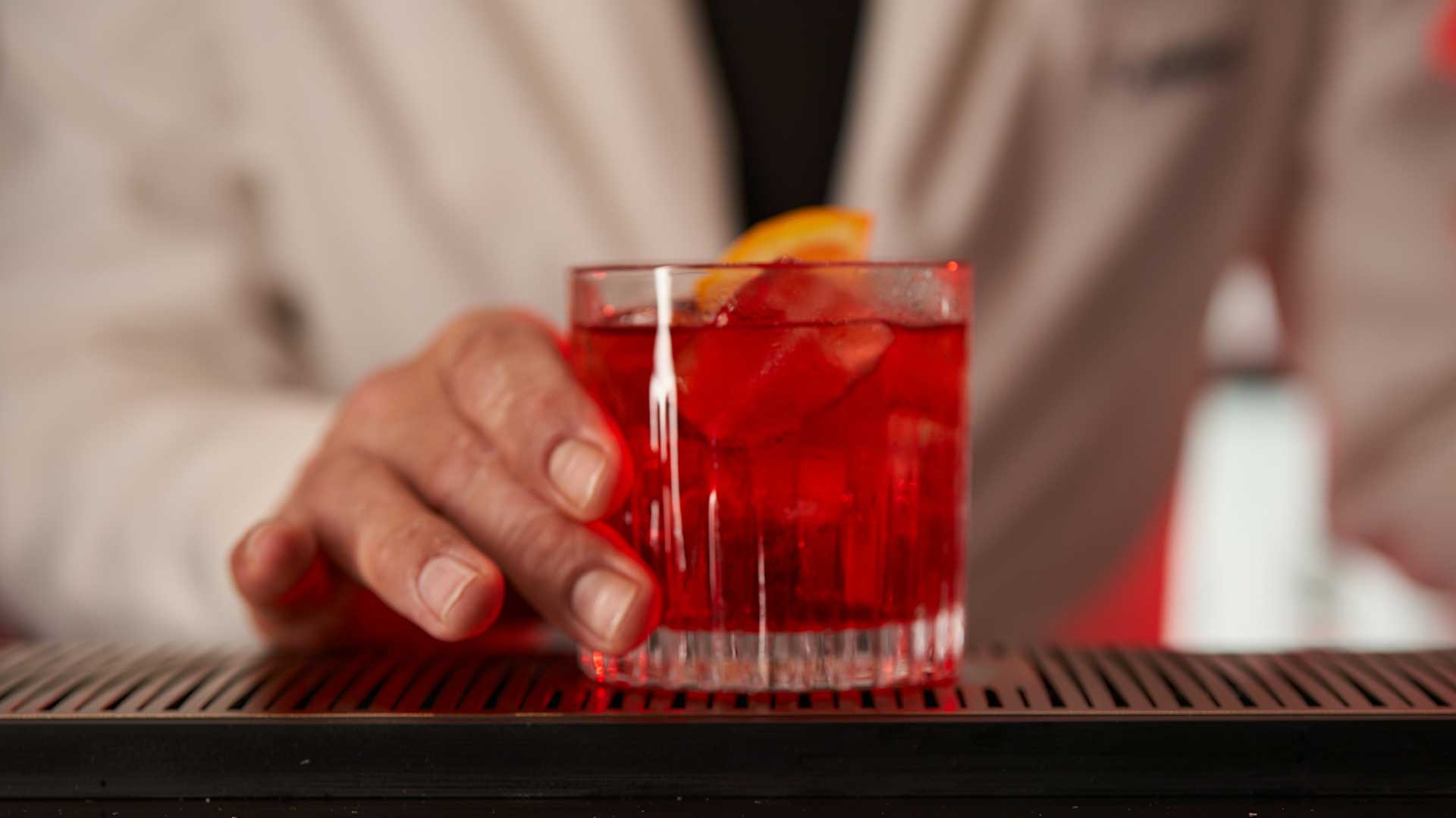 realizzare-un-negroni-perfetto-in-cinque-mosse-coqtail-milano