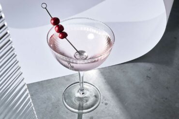 The-clarified-cosmo-belvedere-vodka-cocktail-di-san-valentino-coqtail-milano