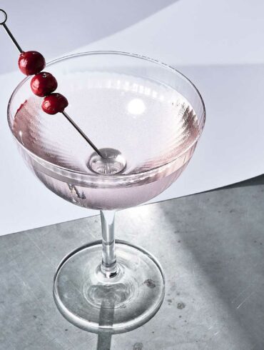 The-clarified-cosmo-belvedere-vodka-cocktail-di-san-valentino-coqtail-milano