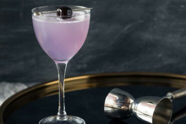 créme-de-violette-liquore-storia-e-utilizzi-mixology-coqtail-milano