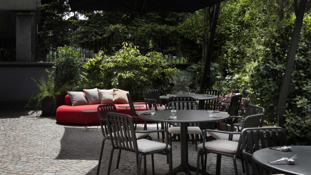 Oasy-un-giardino-rigoglioso-nel-centro-di-Milano-Coqtail