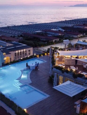 grand-hotel-principe-di-piemonte-rooftop-pool-coqtail
