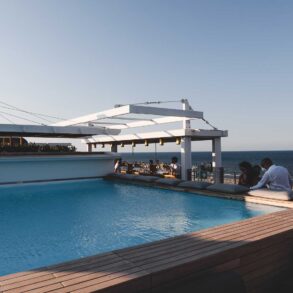 Piscina-a-sfioro-di-Alto-Coqtail