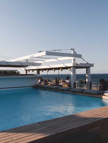 Piscina-a-sfioro-di-Alto-Coqtail