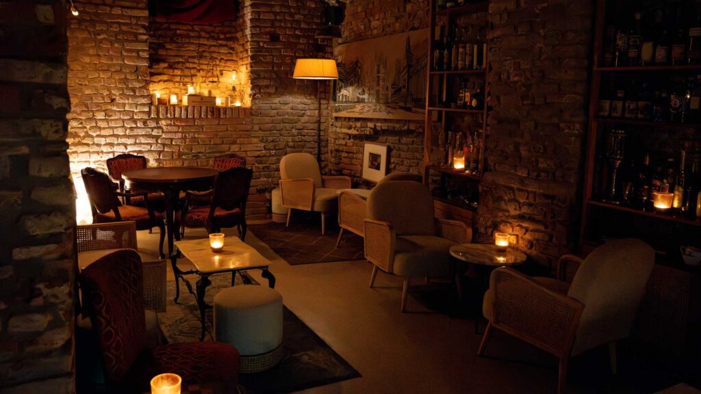 La-sala-fumatori-del-1930-Coqtail